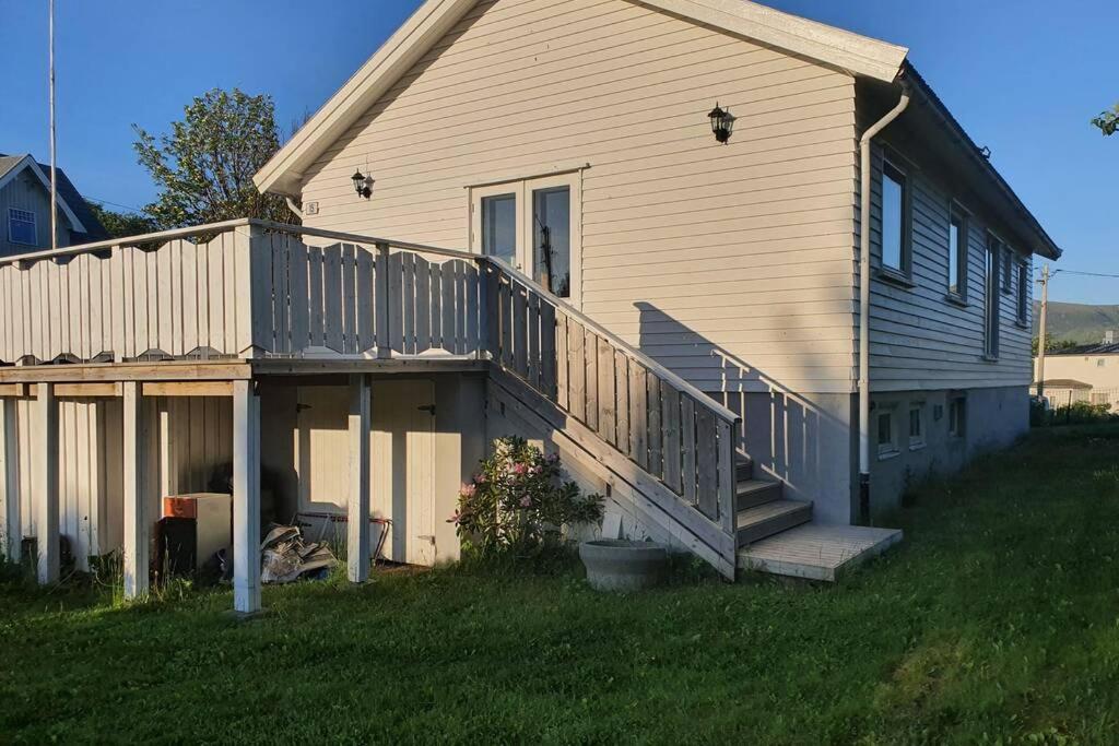 Ferienwohnung Hus Sentralt I Lofoten Leknes Exterior foto