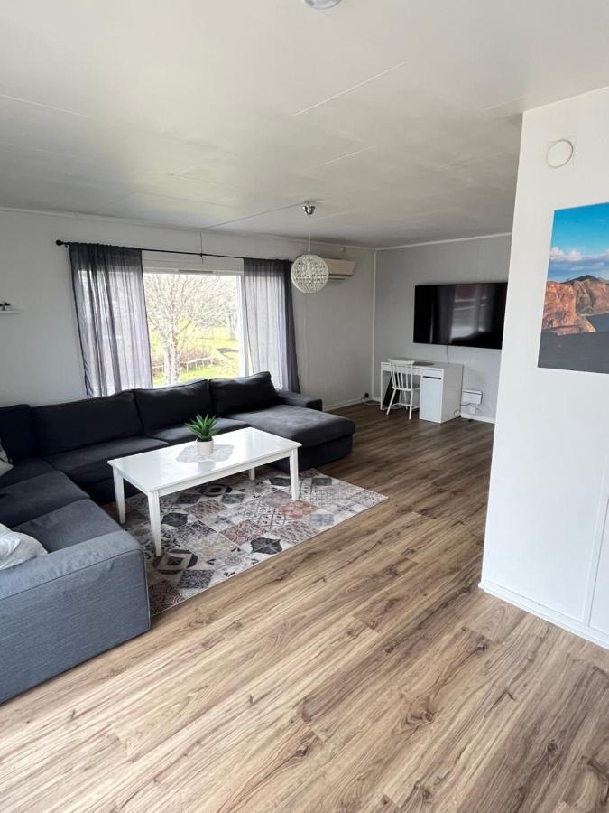 Ferienwohnung Hus Sentralt I Lofoten Leknes Exterior foto